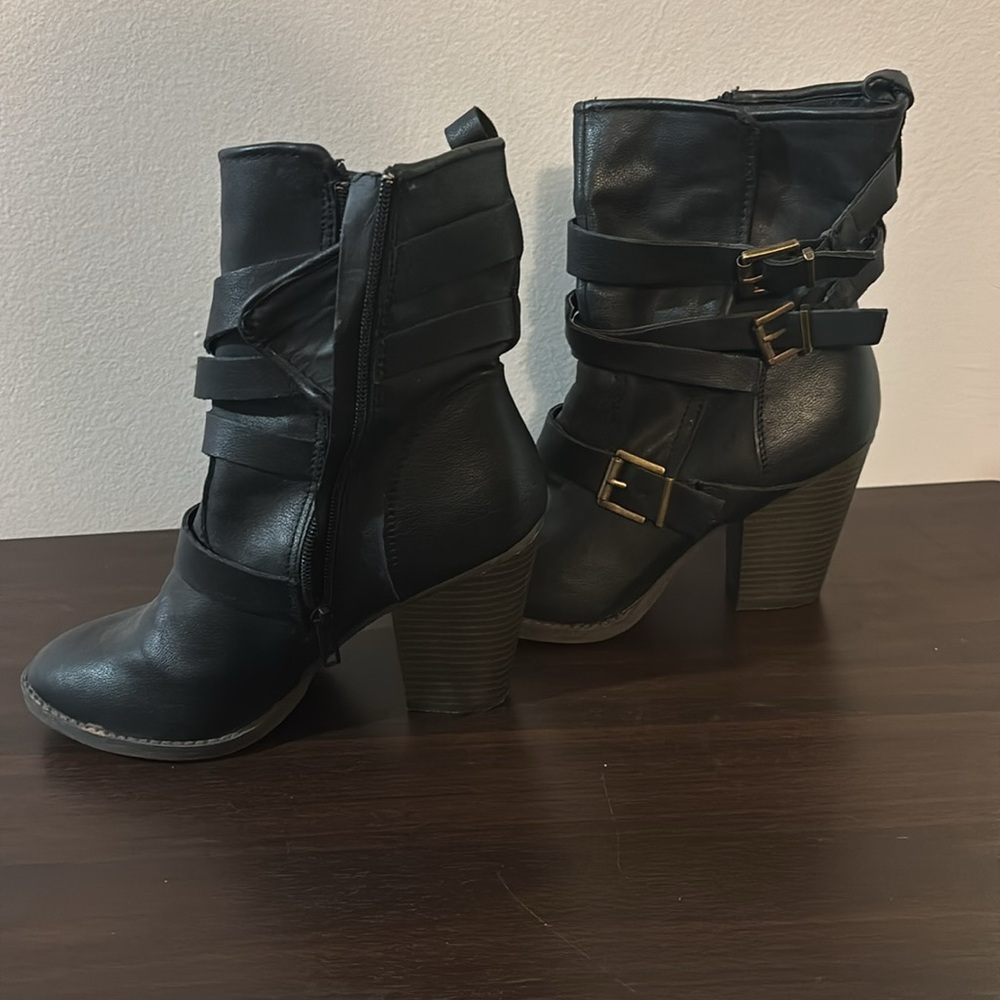Women’s Boots, Size 8, Good Used Condition! - Picture 2 of 6
